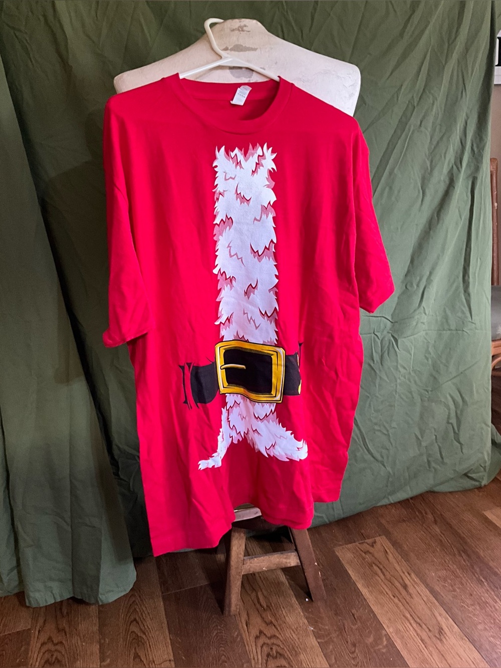 Size X-Large SS Christmas tshirt